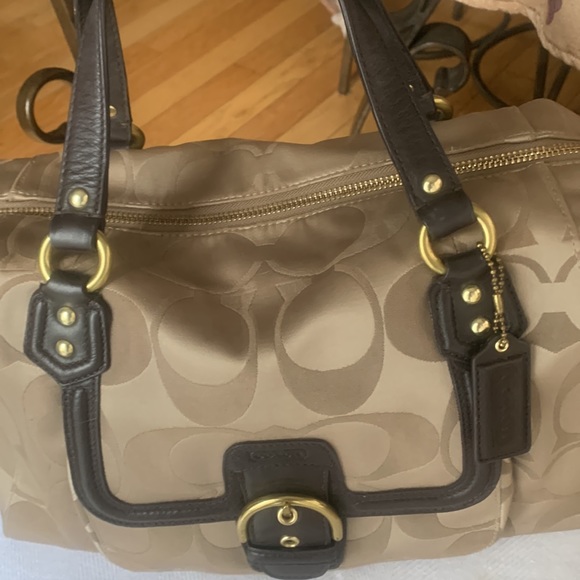 Coach Campbell Brown
Beige Signature Sateen
With Leather Straps - Picture 4 of 13